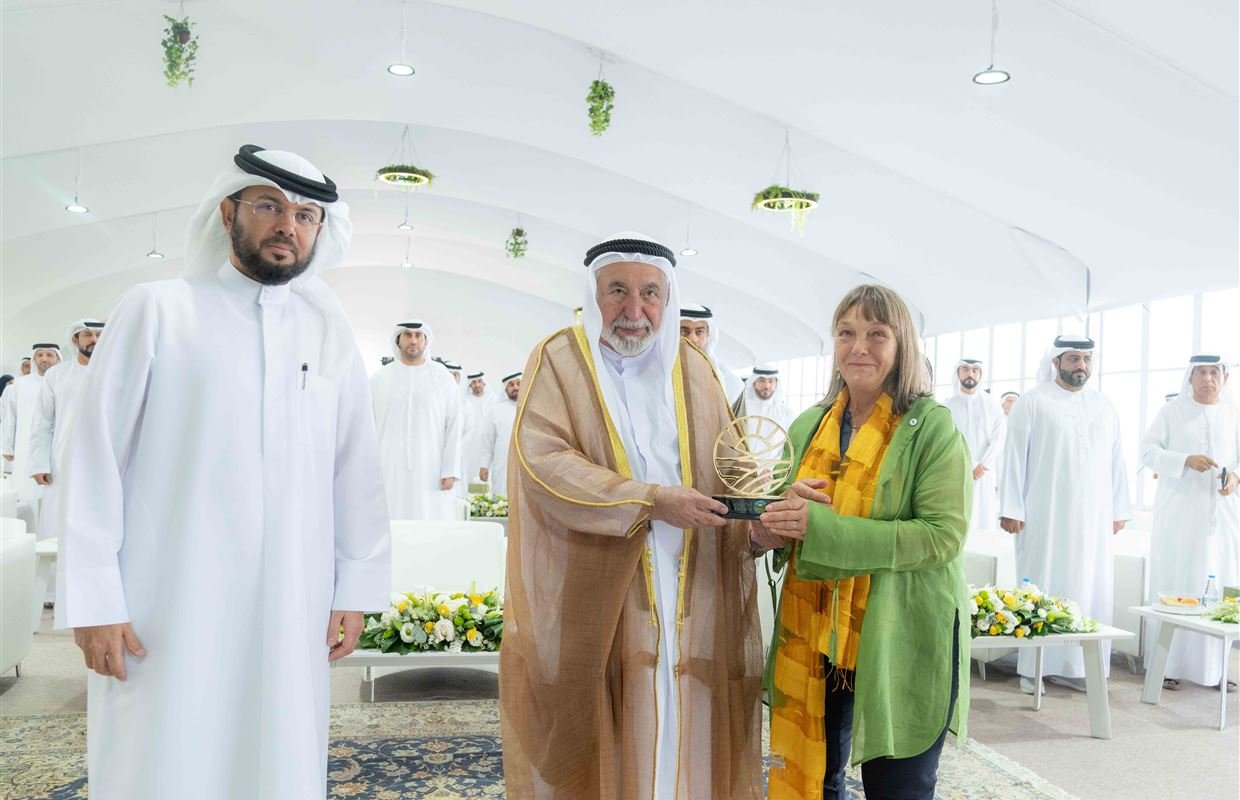 حاكم الشارقة يشهد تدشين منتجات "غراس" العضوية في الصوبات الزراعية 1 حاكم الشارقة يشهد تدشين منتجات "غراس" العضوية في الصوبات الزراعية