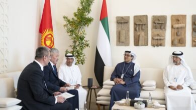 منصور بن زايد يلتقي رئيس مجلس الوزراء في قرغيزستان على هامش القمة العالمية للحكومات