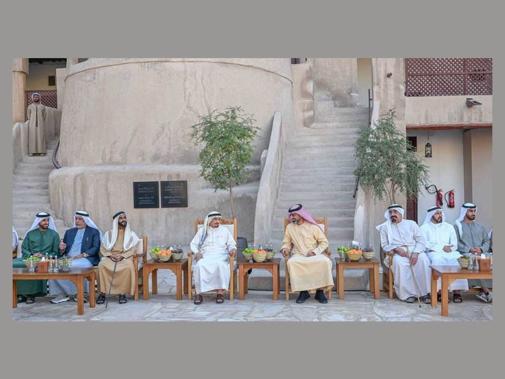 حاكم عجمان وولي عهده يستقبلان المواطنين في "برزة الحصن"