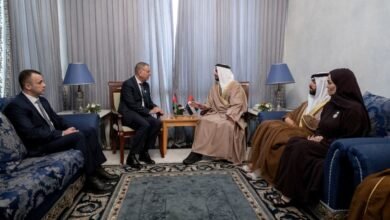 سيف بن زايد يلتقي في تونس وزير الداخلية الأردني