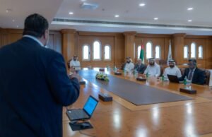 سلطان بن أحمد القاسمي يطلع على مشروع محطة هجينة تعمل بالطاقة الشمسية لتحلية المياه بجامعة الشارقة