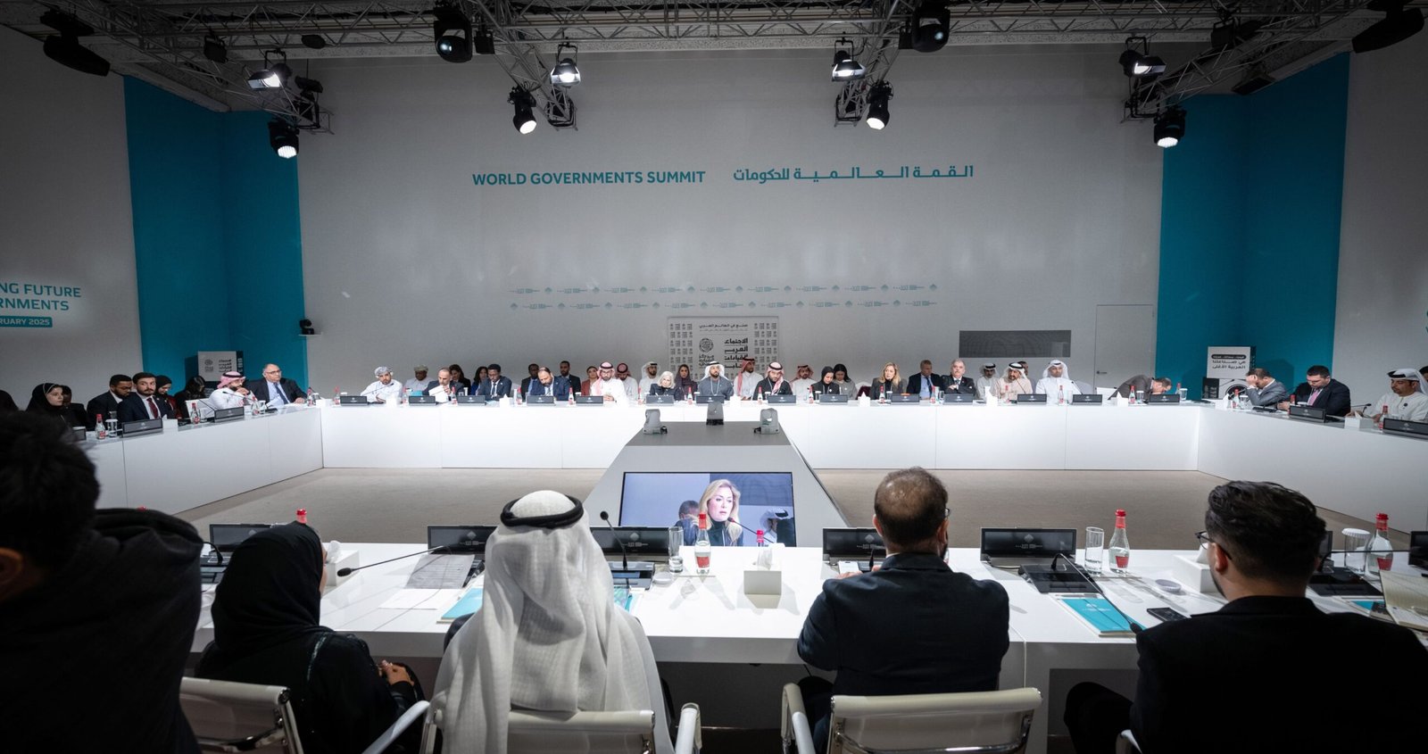 محمد بن راشد يشهد تخريج منتسبي 11 برنامجاً دولياً لتأهيل القيادات الحكومية في 33 دولة