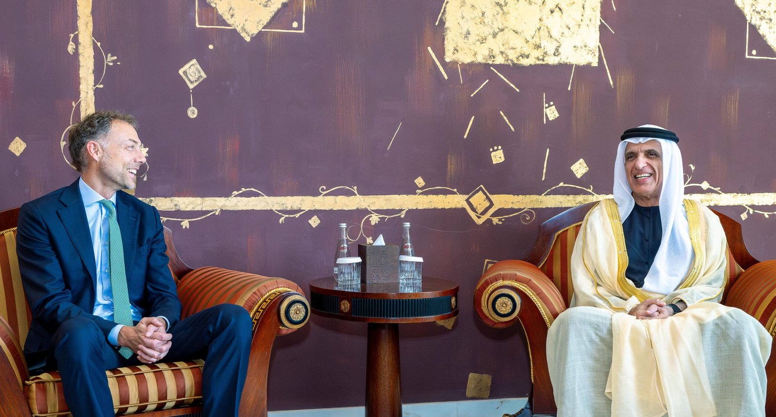 سعود بن صقر يستقبل قنصل عام إيطاليا 1 سعود بن صقر يستقبل قنصل عام إيطاليا