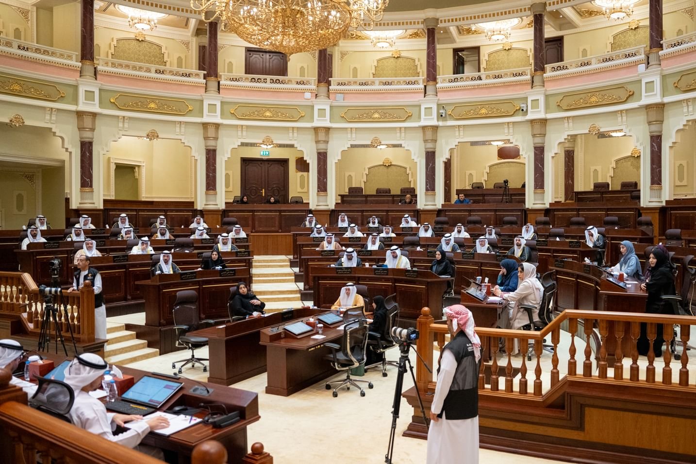 "استشاري الشارقة" يناقش تطوير الخدمات الصحية في الإمارة 1 "استشاري الشارقة" يناقش تطوير الخدمات الصحية في الإمارة