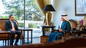 سعود بن صقر يستقبل رئيس مجموعة فنادق ومنتجعات "آي إتش جي"