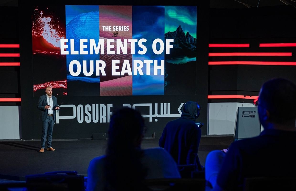 بين السماء والأرض.. مصورون عالميون يجسدون قوة الطبيعة وغموضها في "اكسبوجر 2025"