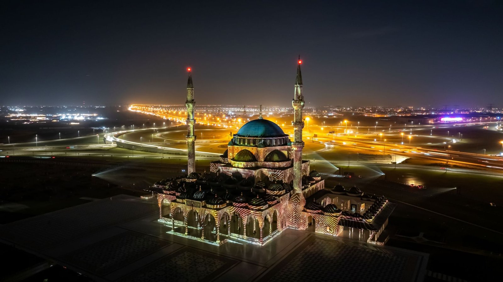 مهرجان أضواء الشارقة 2025 يُسدل ستاره بعد 11 يوماً من الإبداع الفني