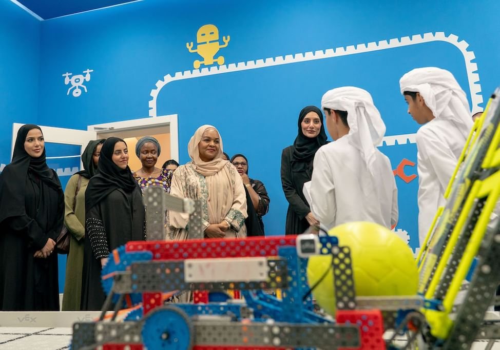 السيدة الأولى لإقليم زنجبار تطلع على البرامج التنموية المجتمعية لمؤسسات الشارقة