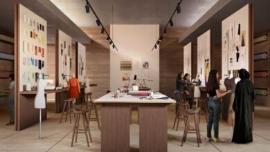 مختبر الشارقة لتطوير الأزياء وجهة رائدة لدعم المبدعين المحليين والارتقاء بمستوى صناعة الأزياء