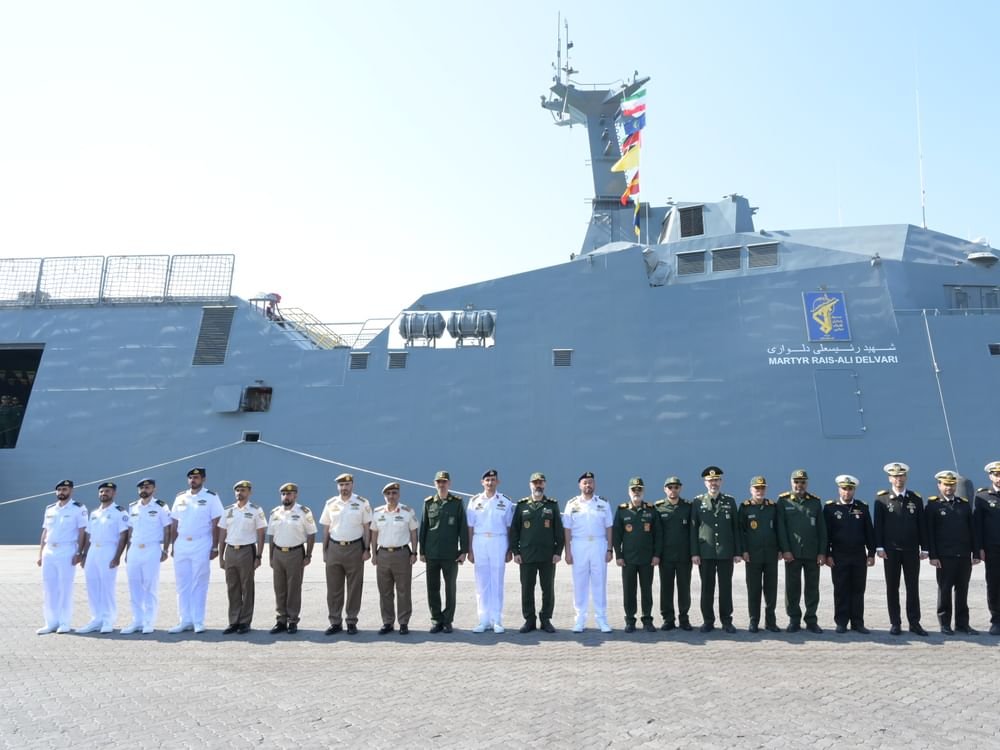 وصول عدد من القطع البحرية الإيرانية لميناء خالد بالشارقة