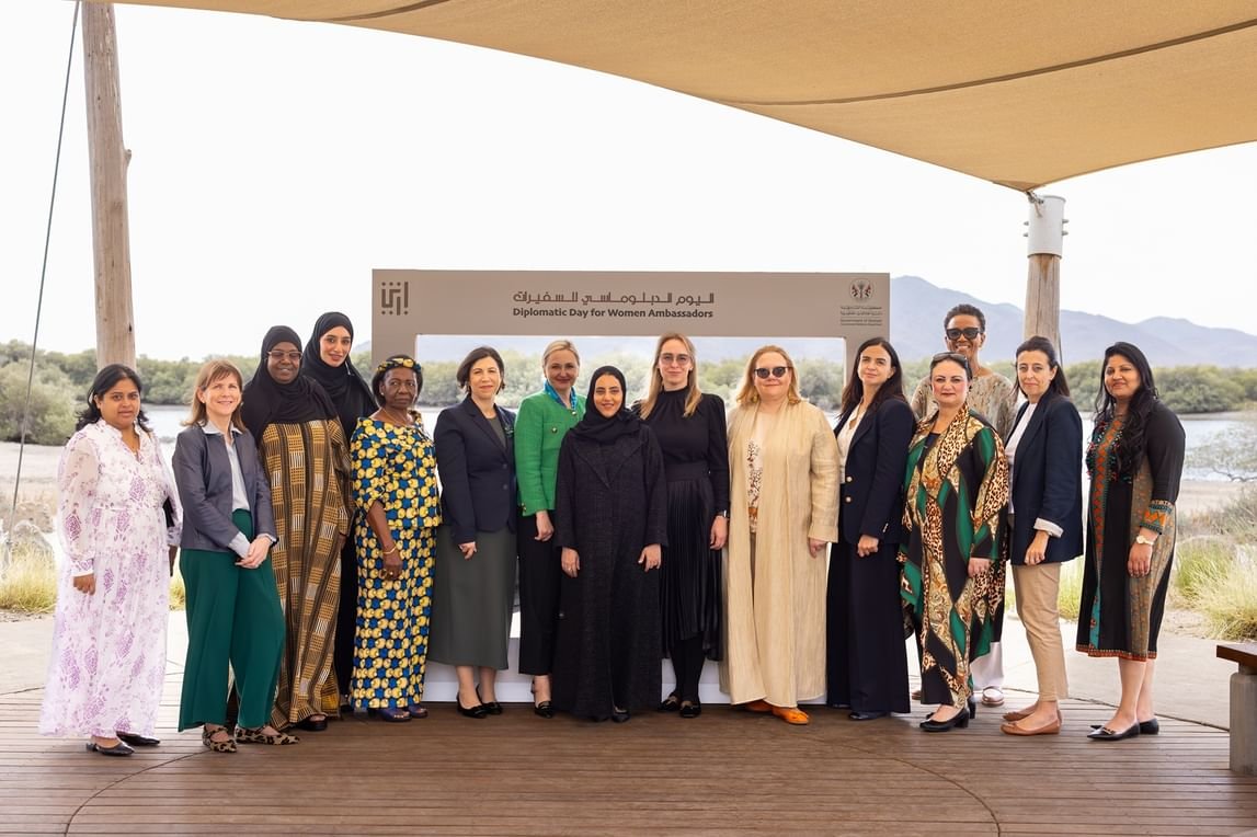 دائرة العلاقات الحكومية بالشارقة" و"إرثي" ينظمان "اليوم الدبلوماسي للسفيرات"