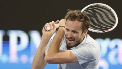 ميدفيديف يواصل التألق في "سوق دبي للتنس" ويتأهل الدور الثالث