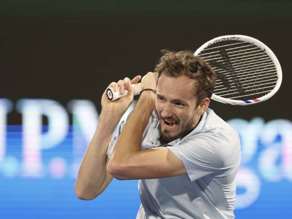 ميدفيديف يواصل التألق في "سوق دبي للتنس" ويتأهل الدور الثالث