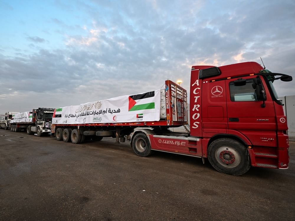 وصول 10 قوافل مساعدات إماراتية إلى قطاع غزة هدية من أم الإمارات