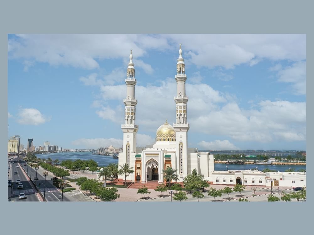 "إسلامية الشارقة " توفر ترجمة فورية لخطبة الجمعة بـ40 لغة لأول مرة في الدولة