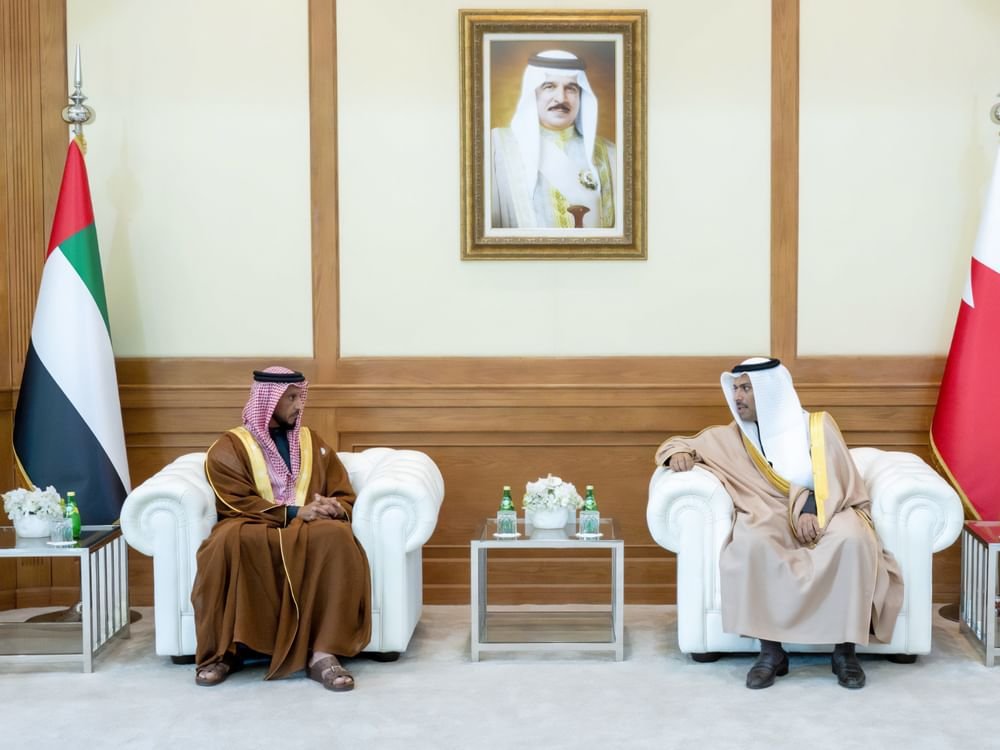 وزير الإعلام بمملكة البحرين يستقبل رئيس المكتب الوطني للإعلام