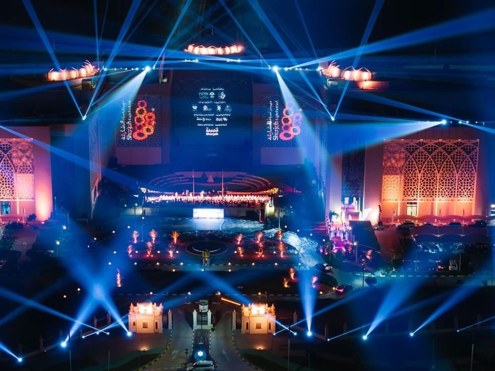 مهرجان أضواء الشارقة 2025 يقدم عروضامميزة في 12موقع