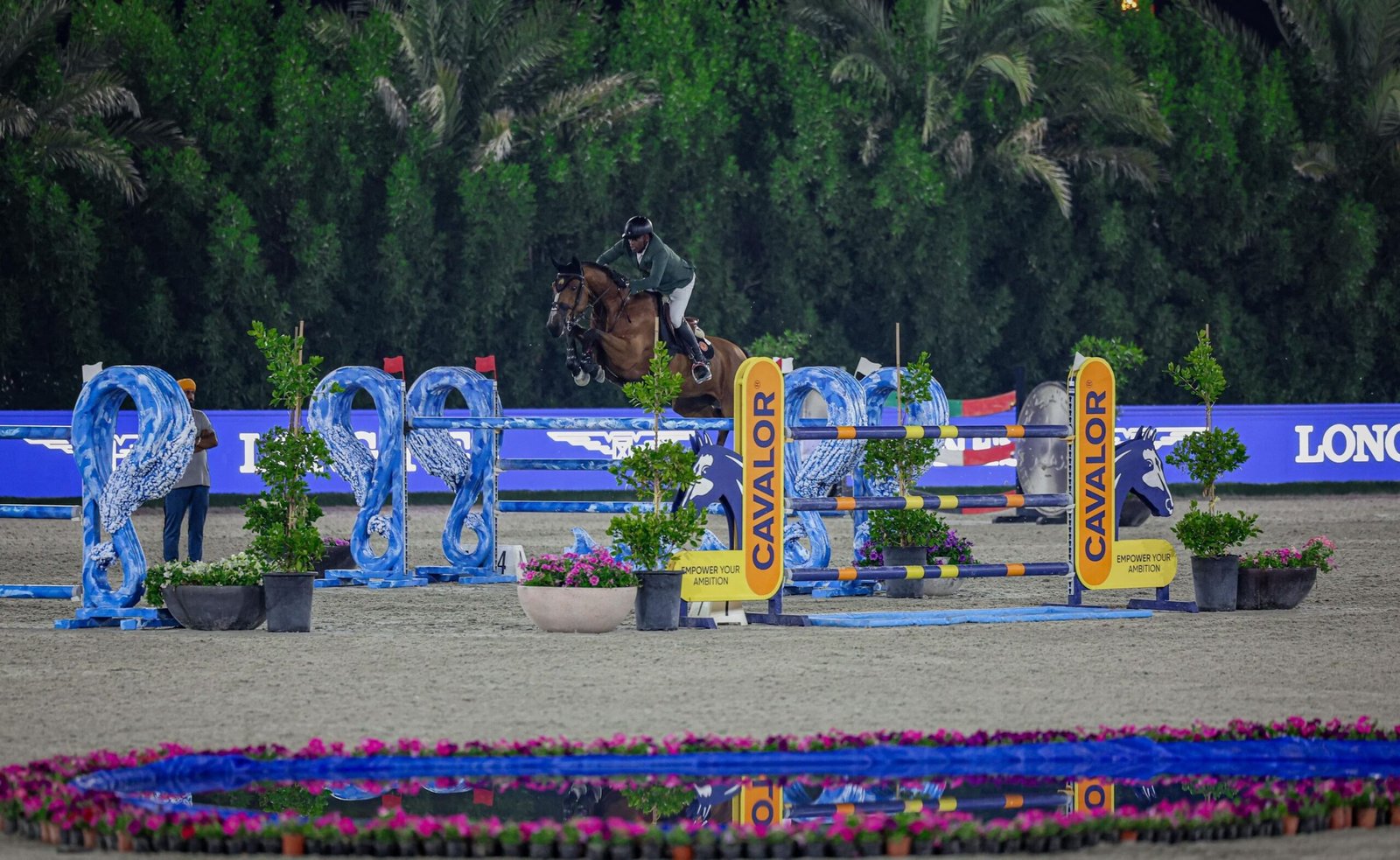 انطلاقة قوية لمنافسات بطولة كأس حاكم الشارقة الدولية لقفز الحواجز