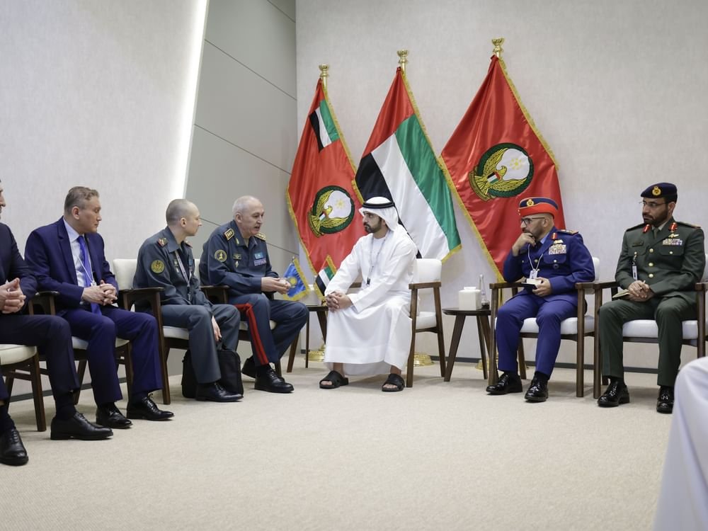 حمدان بن محمد يلتقي وزير الدفاع الكازاخستاني