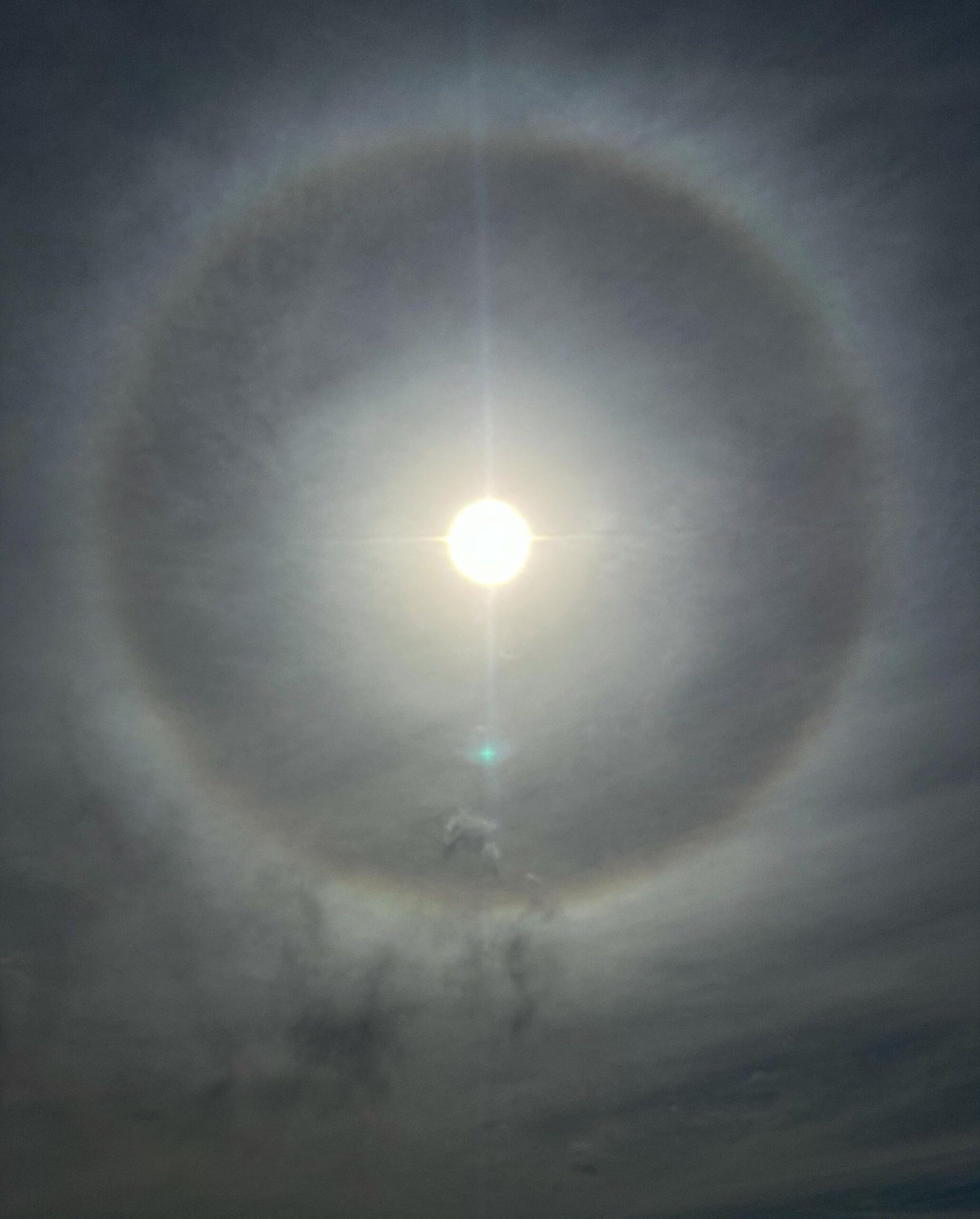 رصد ظاهرة “الهالة الشمسية” في سماء الإمارات 1 رصد ظاهرة “الهالة الشمسية” في سماء الإمارات