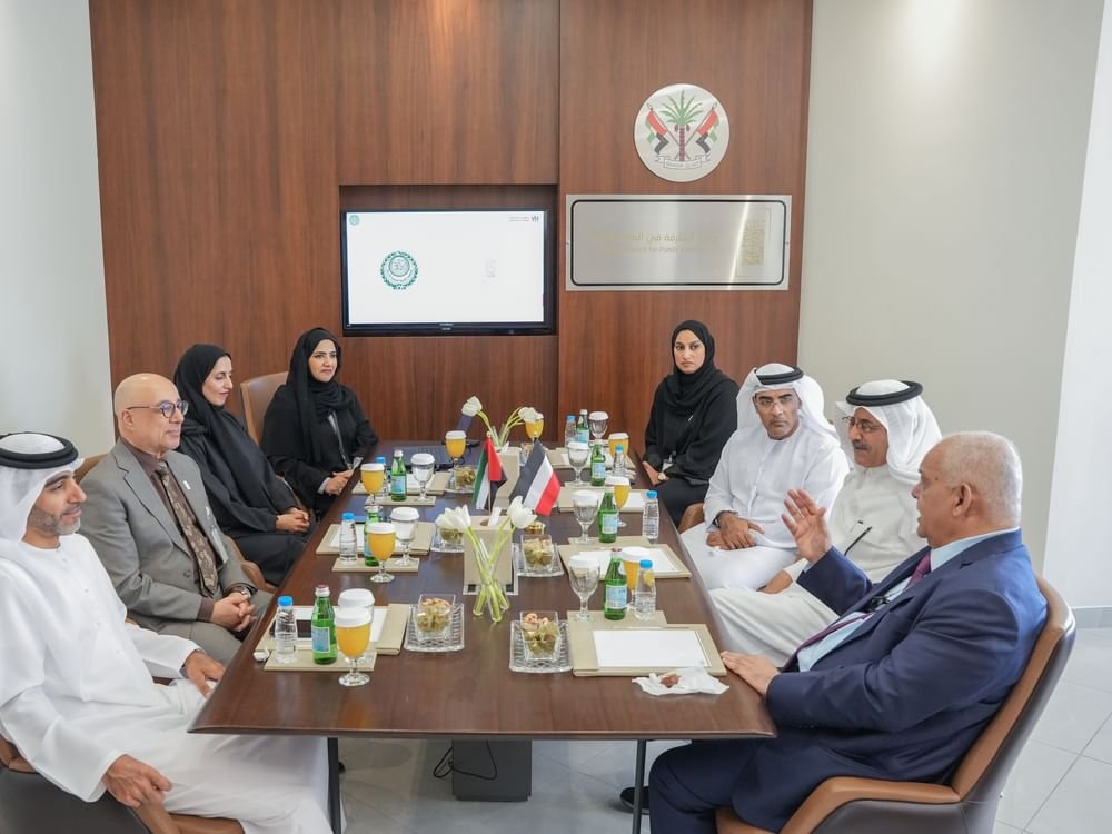 وزير الخدمة المدنية اليمني يطلع على أعمال"جائزة الشارقة في المالية العامة" بدورتها الـ3