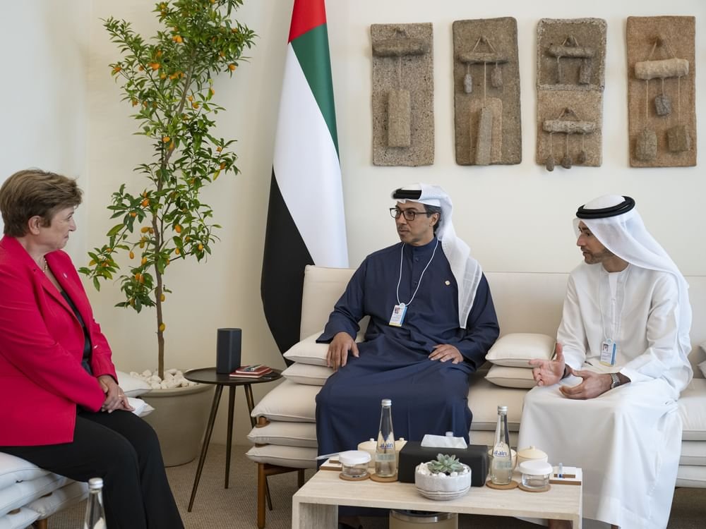 منصور بن زايد يلتقي مدير عام صندوق النقد الدولي على هامش القمة العالمية للحكومات