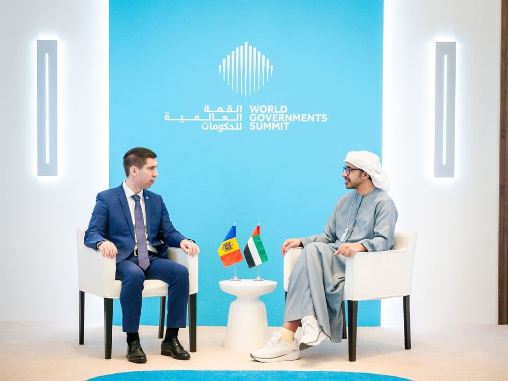 القمة العالمية للحكومات .. عبدالله بن زايد ونائب رئيس الوزراء وزير الخارجية المولدوفي يبحثان تعزيز العلاقات الثنائية