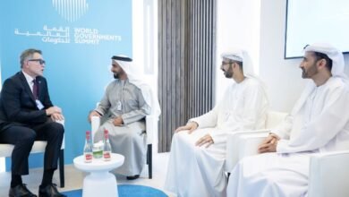 سيف بن زايد يلتقي الرئيس التنفيذي لشركة روبلوكس على هامش القمة العالمية للحكومات