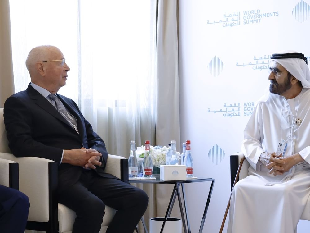 محمد بن راشد يلتقي كلاوس شواب ويؤكد أهمية تمكين الحكومات من مواكبة التغيرات الجذرية التي يشهدها العالم