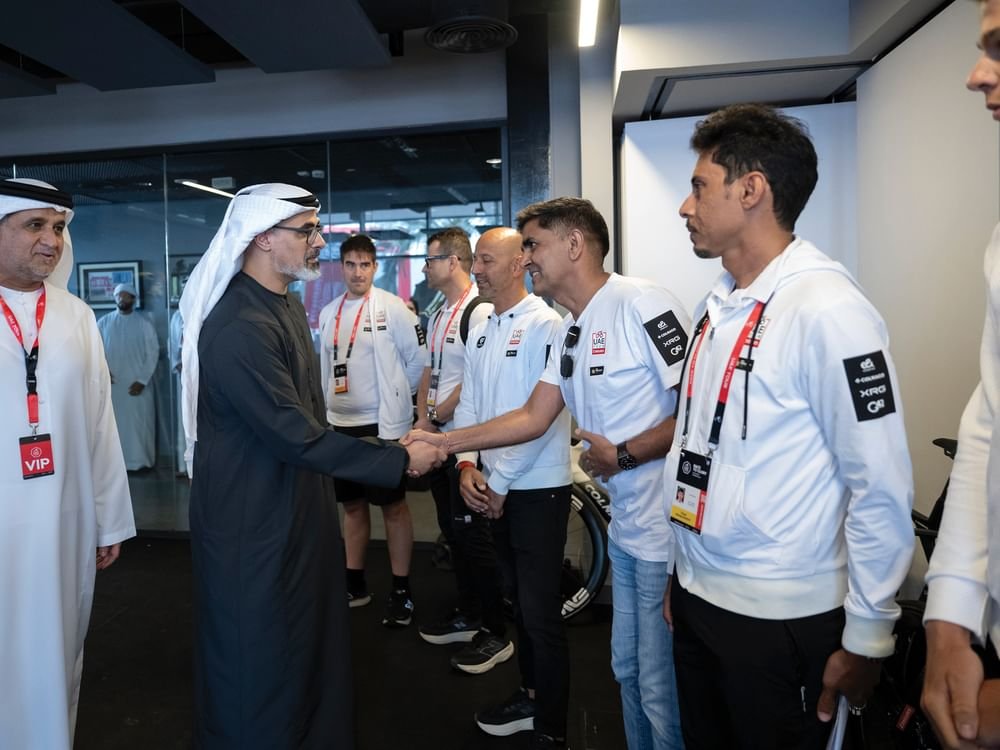 خالد بن محمد بن زايد يلتقي فريق الإمارات "إكس آر جي" في المرحلة الثانية من طواف الإمارات 2025 1 خالد بن محمد بن زايد يلتقي فريق الإمارات "إكس آر جي" في المرحلة الثانية من طواف الإمارات 2025