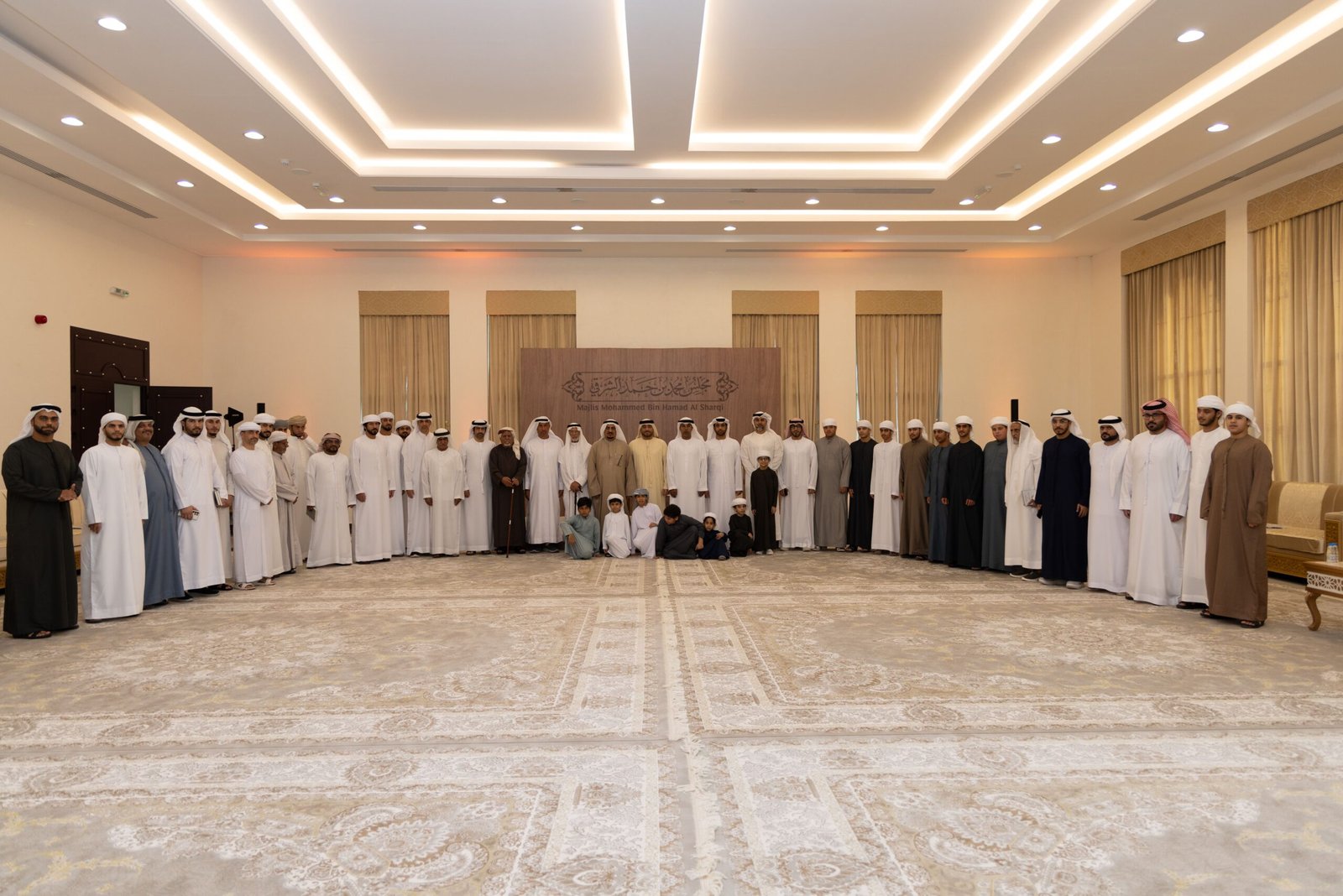 مجلس محمد بن حمد الشرقي ينظم جلسة حوارية حول القيم الأخلاقية والهوية الثقافية 1 مجلس محمد بن حمد الشرقي ينظم جلسة حوارية حول القيم الأخلاقية والهوية الثقافية