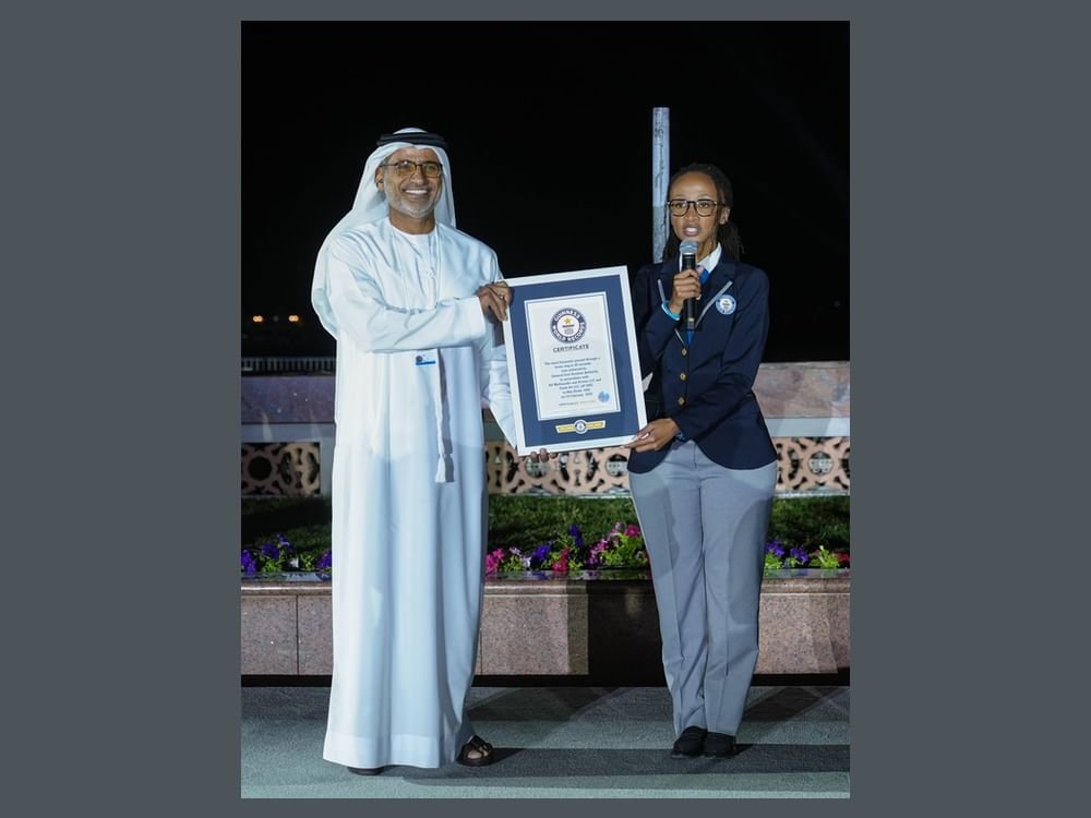 "الطيران المدني" تدخل موسوعة غينيس بأكبر عرض للألعاب النارية والطائرات بدون طيار