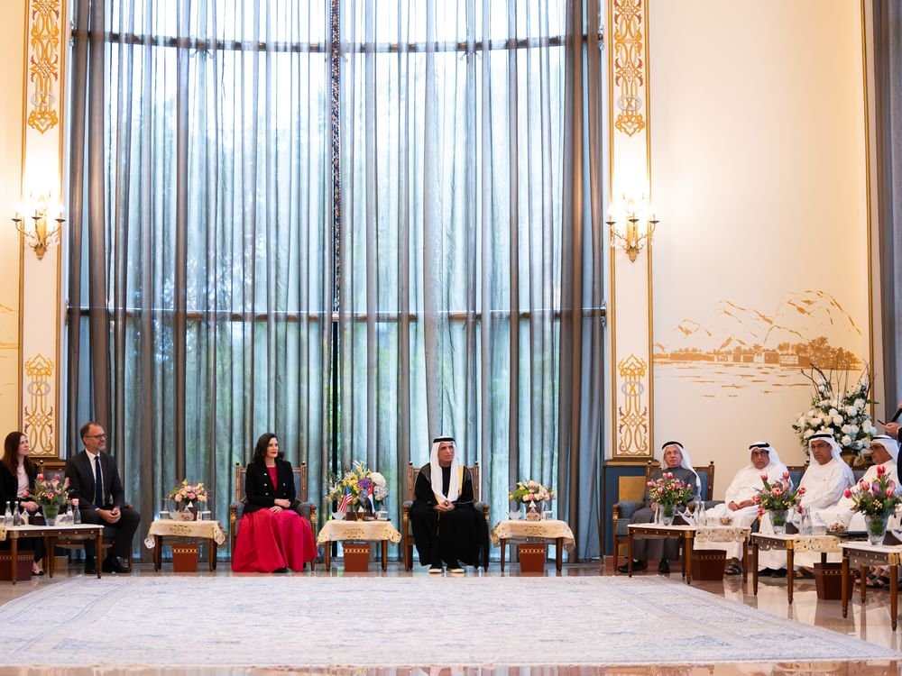 سعود بن صقر يستقبل حاكمة "ميشيغان" ويشهد توقيع اتفاقية لتعزيز الابتكار والنمو الاقتصادي 1 سعود بن صقر يستقبل حاكمة "ميشيغان" ويشهد توقيع اتفاقية لتعزيز الابتكار والنمو الاقتصادي