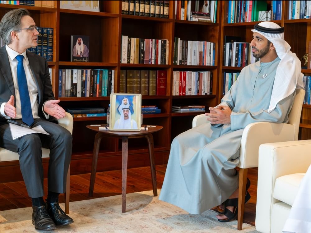 شخبوط بن نهيان يستقبل الأمين العام لوزارة خارجية مملكة هولندا