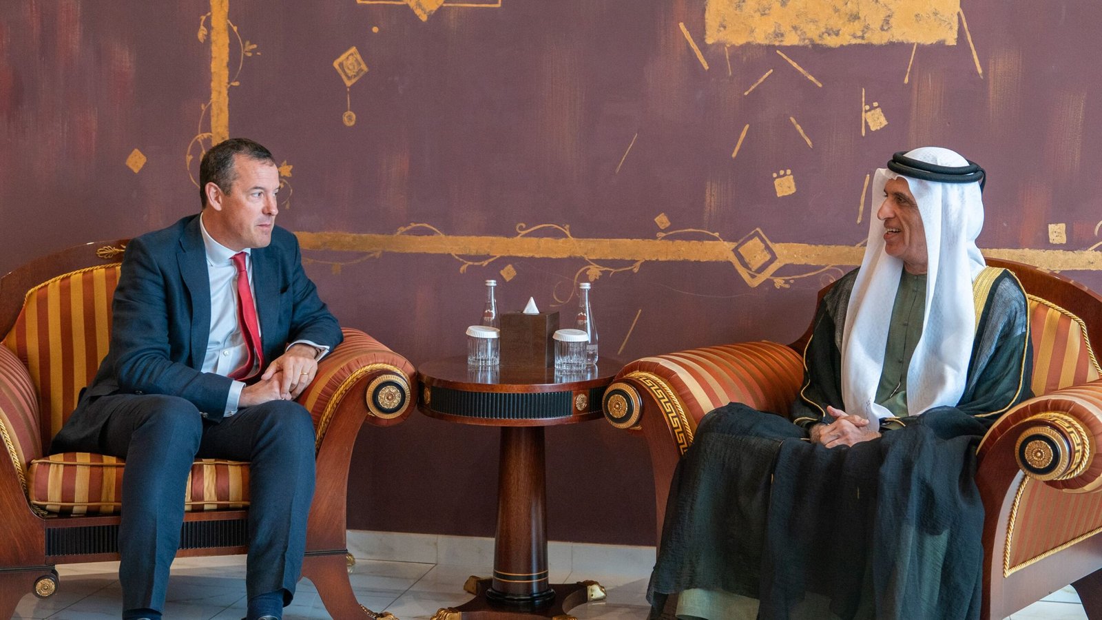 سعود بن صقر يستقبل سفير المملكة المتحدة 1 سعود بن صقر يستقبل سفير المملكة المتحدة