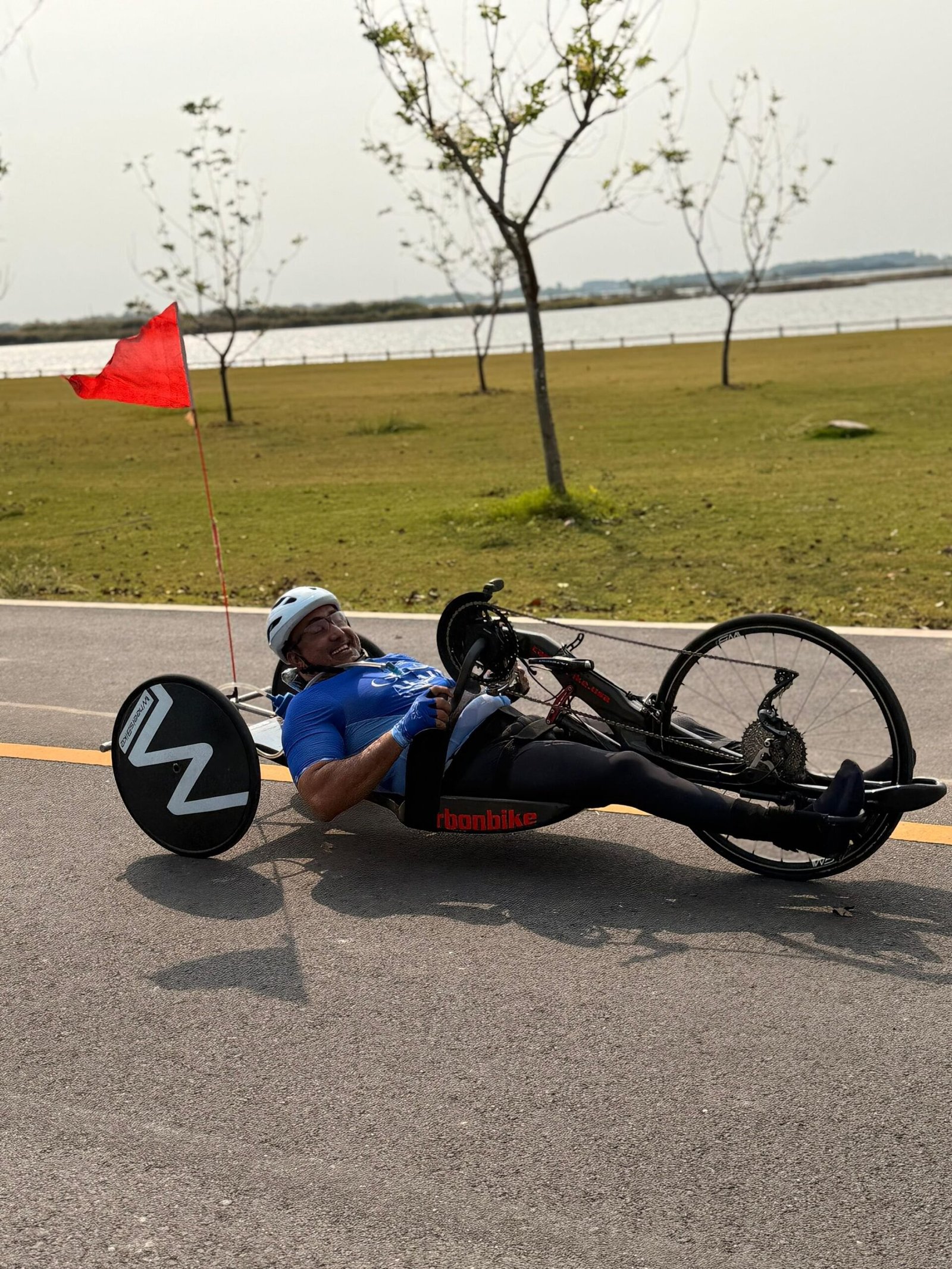 رئيس بعثة الإمارات يشارك لاعباً في "آسيوية" الدراجات لأصحاب الهمم