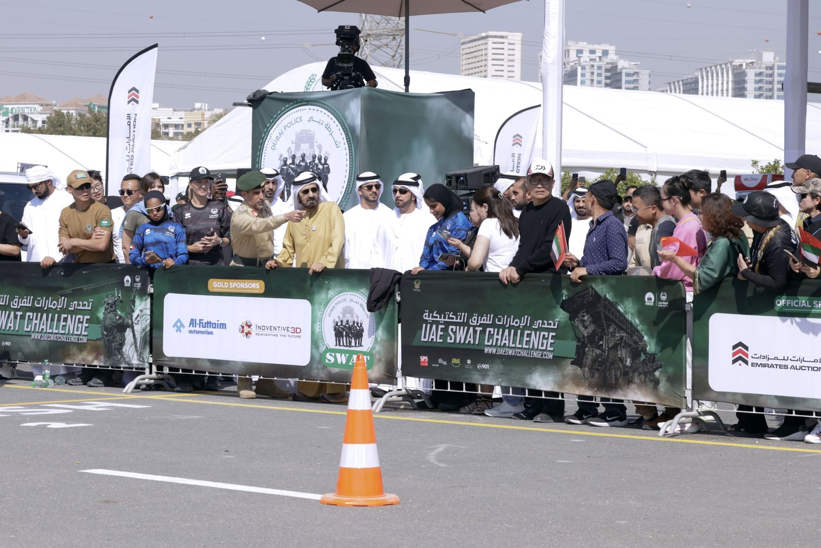 محمد بن راشد يشهد جانباً من منافسات تحدي الإمارات للفرق التكتيكية