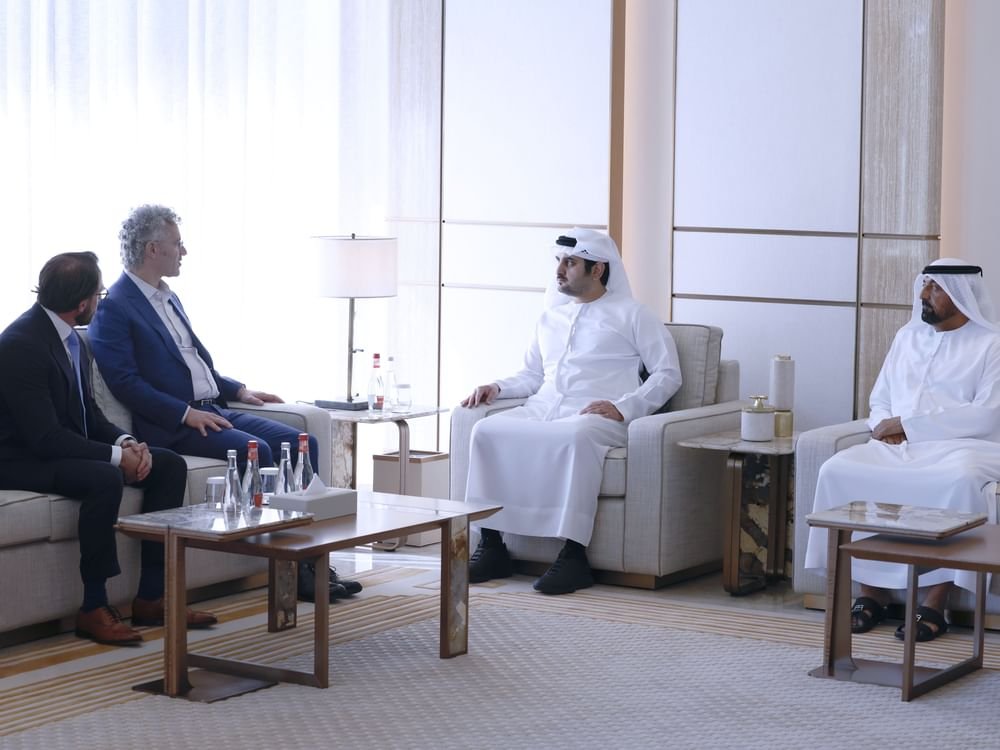 مكتوم بن محمد يلتقي الرئيس التنفيذي لـشركة "بالانتير تكنولوجيز"