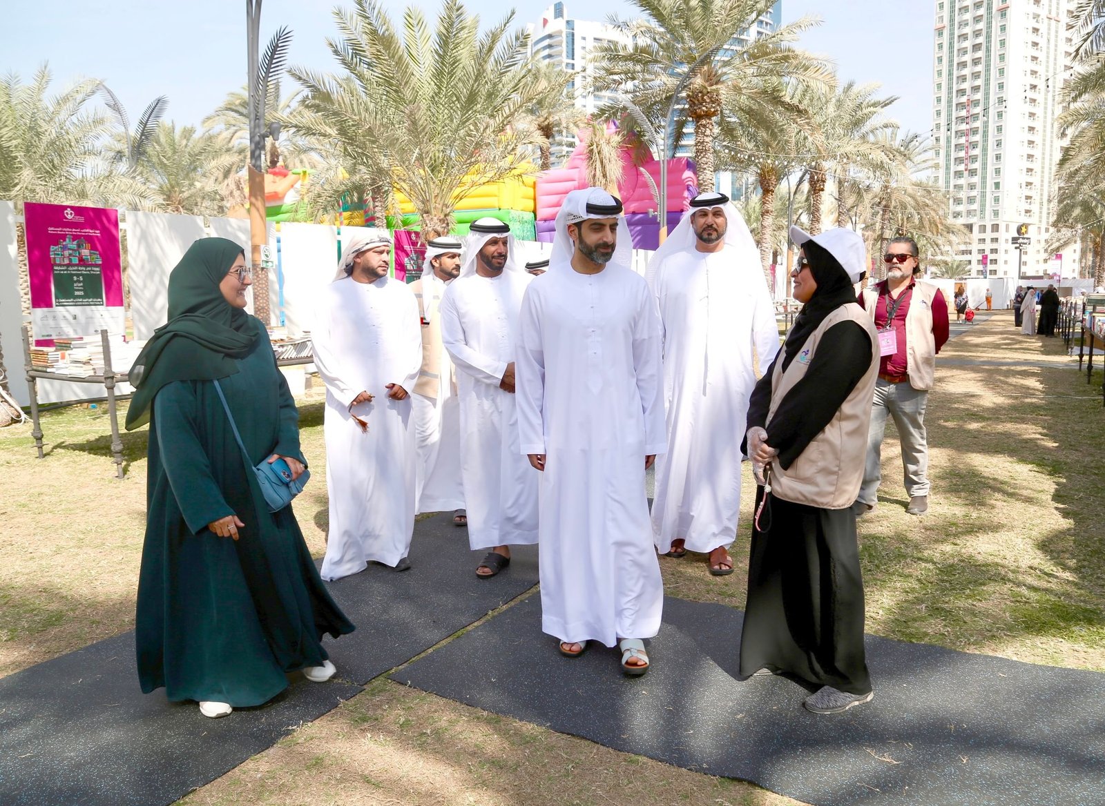 سالم بن عبد الرحمن القاسمي يزور فعاليات مهرجان الوراقين