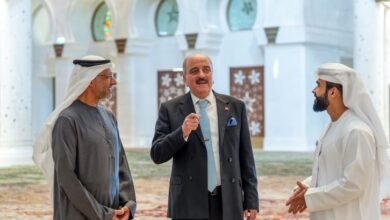 وزير خارجية تونس يزور جامع الشيخ زايد الكبير في أبوظبي