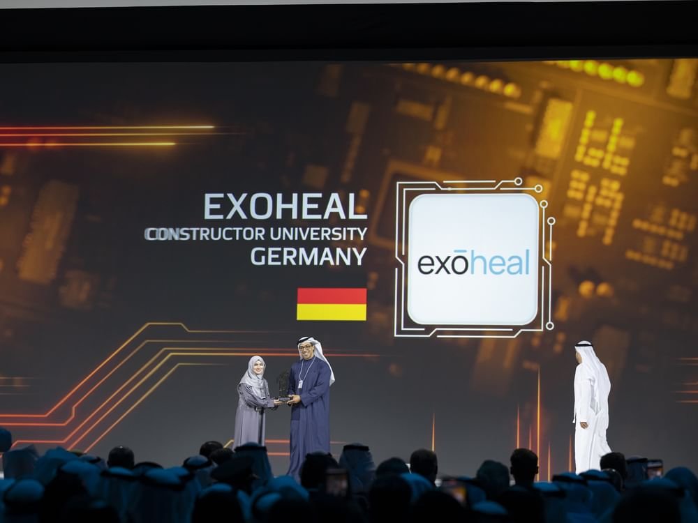 بحضور محمد بن راشد .. منصور بن زايد يكرّم الفائزين بجائزتيّ تكنولوجيا الحكومات وأفضل التطبيقات الحكومية