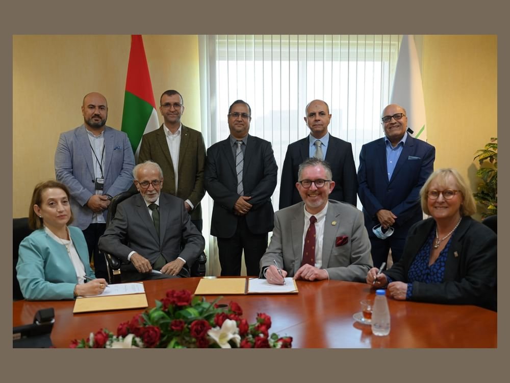جامعة الشارقة توقع اتفاقية مع كلية الجراحين الملكية بأدنبرة في مجال طب وجراحة الأسنان