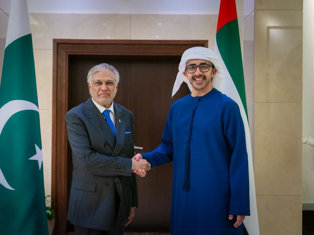 عبدالله بن زايد يستقبل نائب رئيس الوزراء وزير الخارجية الباكستاني