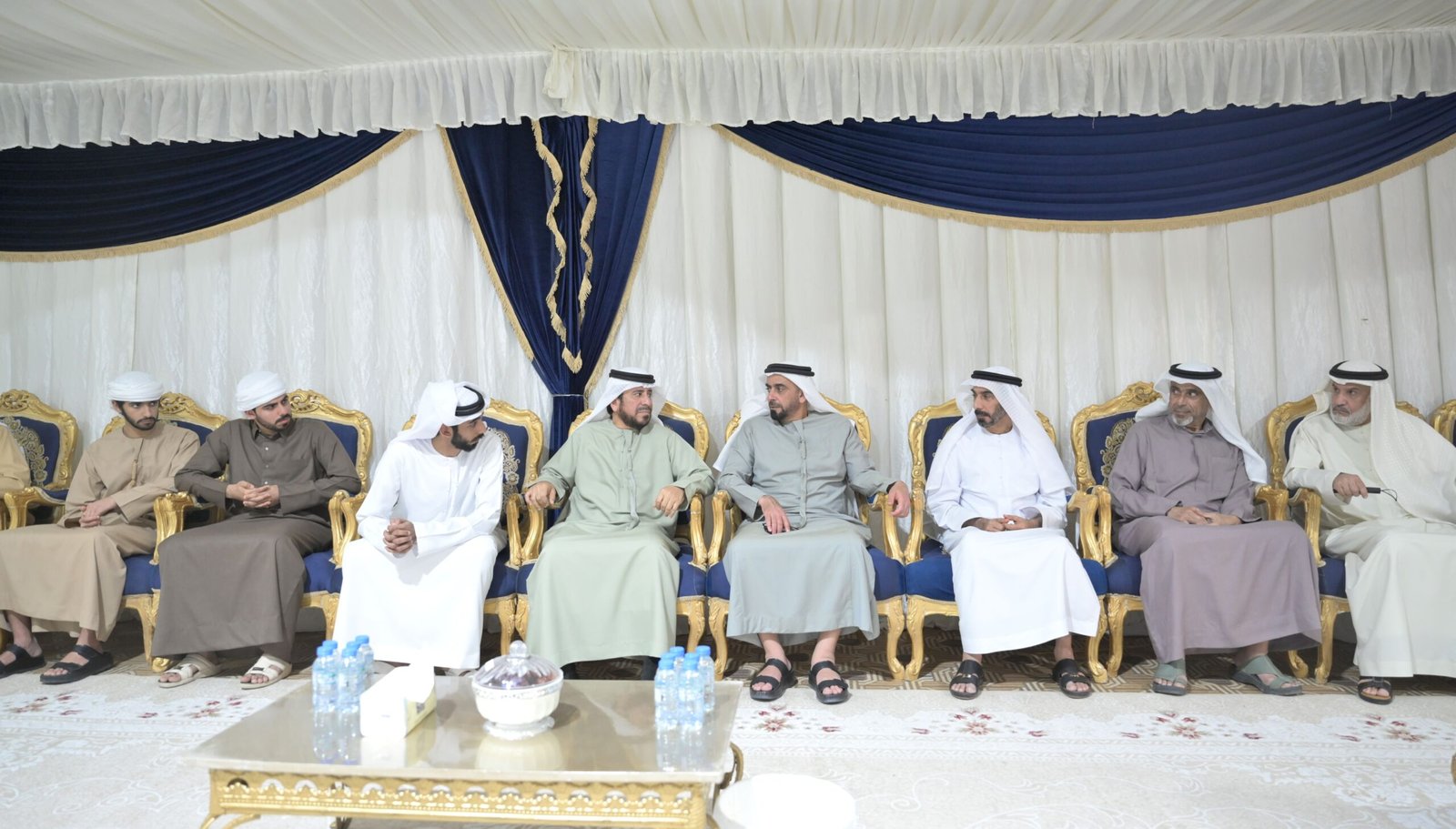 سيف بن زايد يقدم واجب العزاء بوفاة بهلة الشامسي