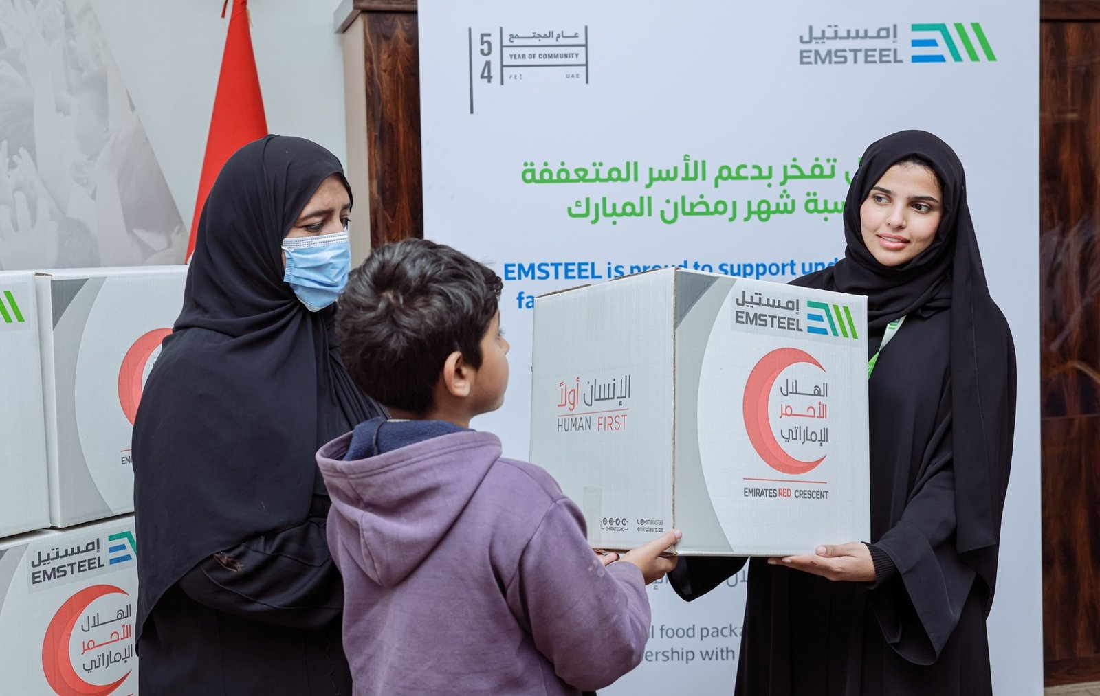 شركة إمستيل والهلال الأحمر الإماراتي يقومان بتوفير المواد الغذائية الأساسية لـ 300 أسرة محتاجة 1 شركة إمستيل والهلال الأحمر الإماراتي يقومان بتوفير المواد الغذائية الأساسية لـ 300 أسرة محتاجة