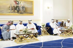 ولي عهد رأس الخيمة يلبي دعوة محمد بن جمال القاسمي لمأدبة السحور