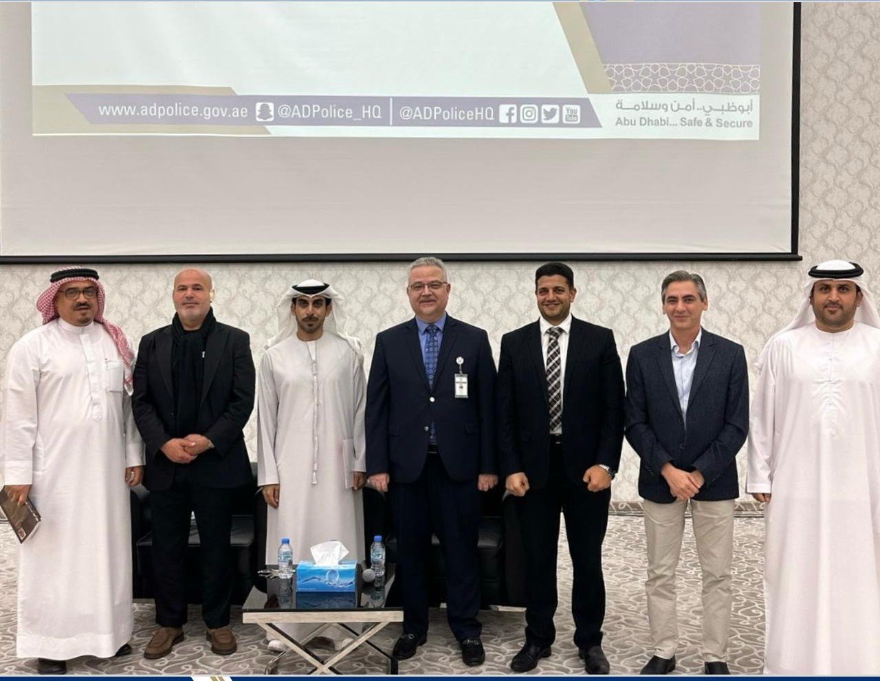 شرطة أبوظبي تعزز الوعي المروري لطلبة العين للعلوم والتكنولوجيا بـ"درب السلامة" 1 شرطة أبوظبي تعزز الوعي المروري لطلبة العين للعلوم والتكنولوجيا بـ"درب السلامة"