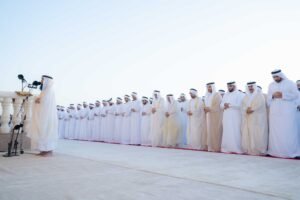 حاكم الشارقة يؤدي صلاة عيد الفطر المبارك في مصلى البديع