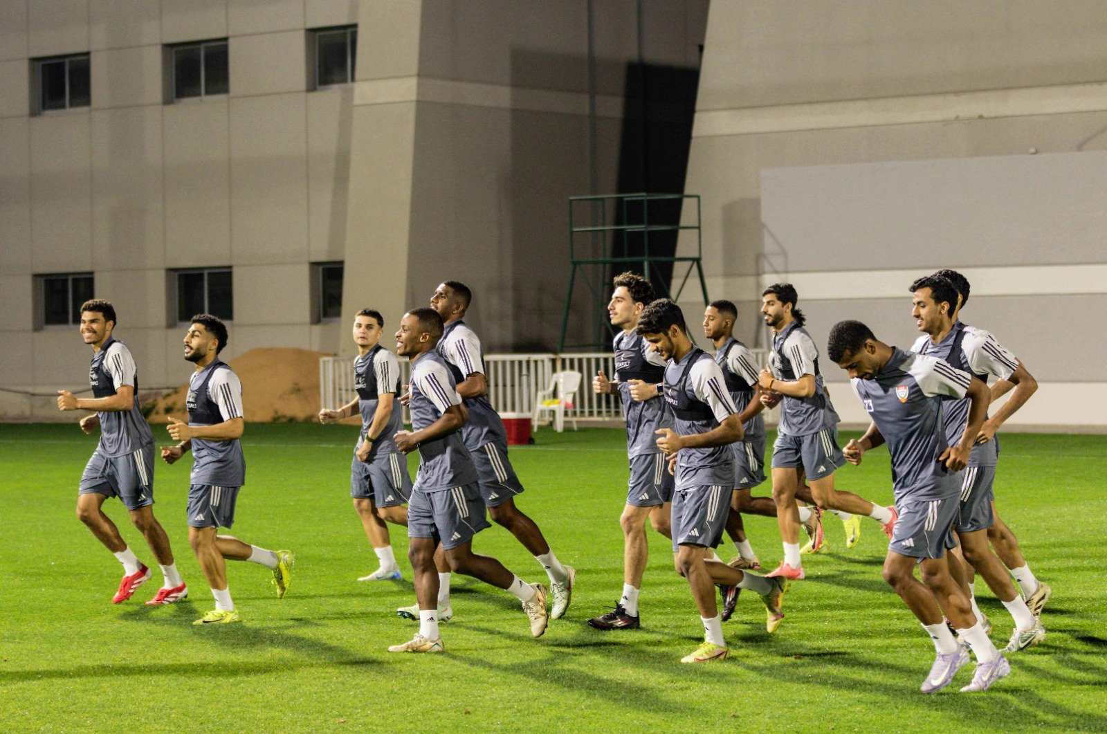 الأبيض الأولمبي يُواصل تدريباته استعدادًا لغرب آسيا