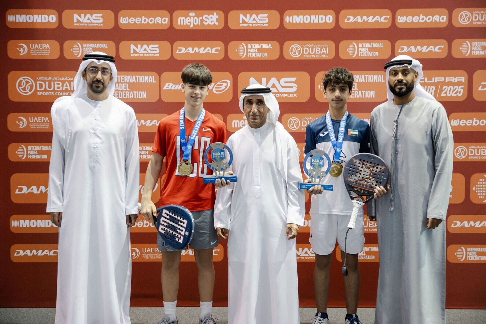 سعيد بن مكتوم يتوج الفائزين في بطولة الاتحاد الدولي للبادل بـ"ند الشبا الرياضية"